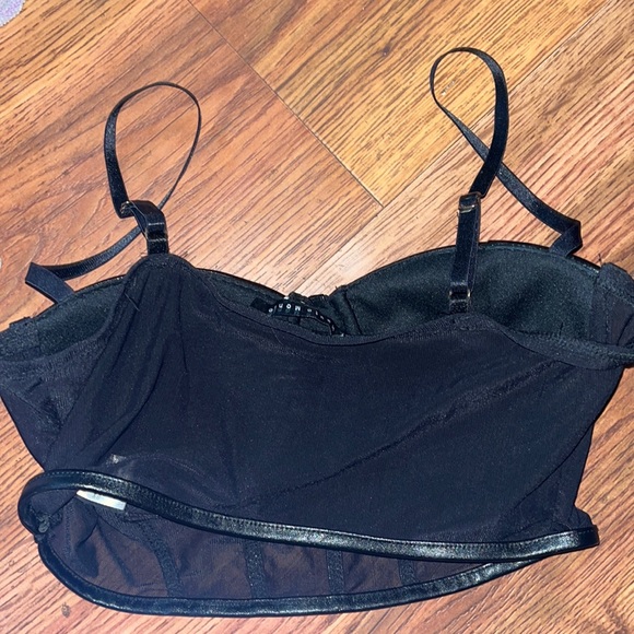 Black crop top - Picture 2 of 2